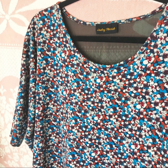 Lindsey Michelle floral shirt front long back top - Picture 2 of 6